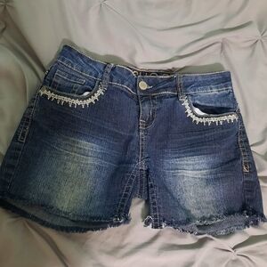Cute pockets jean shorts